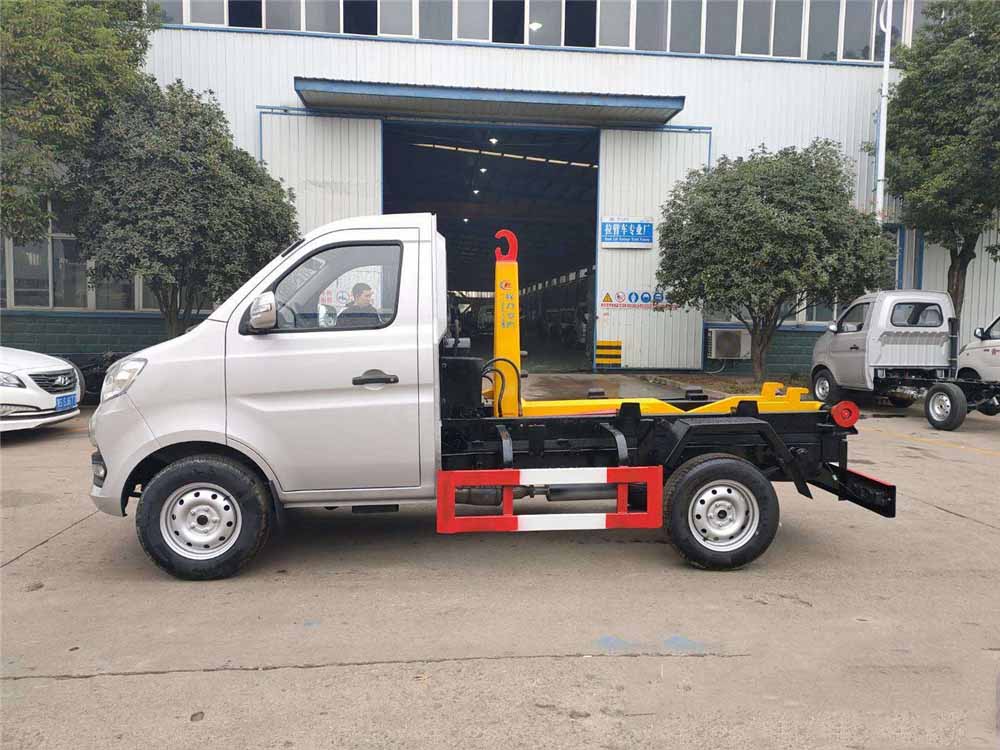 國六5方東風(fēng)D6 勾臂垃圾車