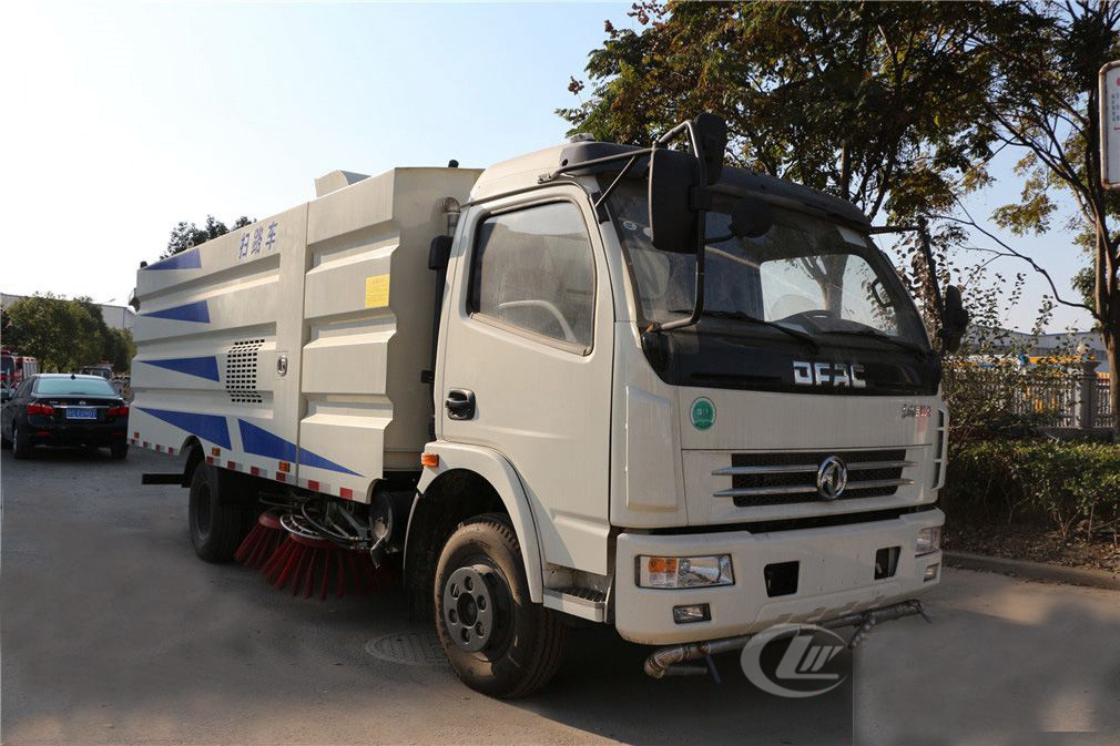 國(guó)六藍(lán)牌長(zhǎng)安3方掃路車