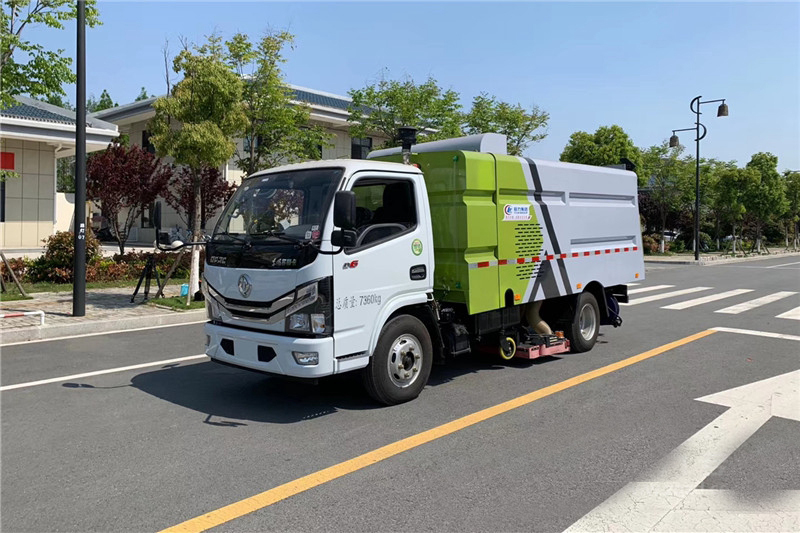 7.5方東風(fēng)大多利卡 吸塵車