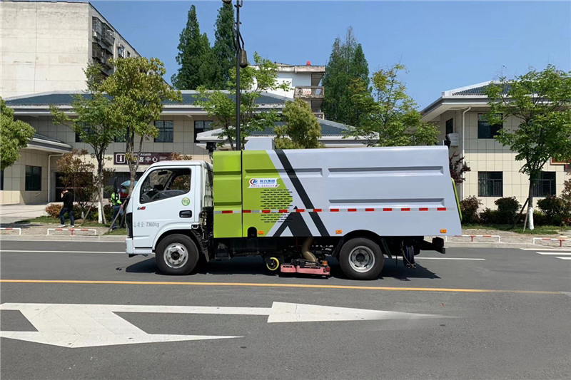 5方東風(fēng)多利卡 吸塵車