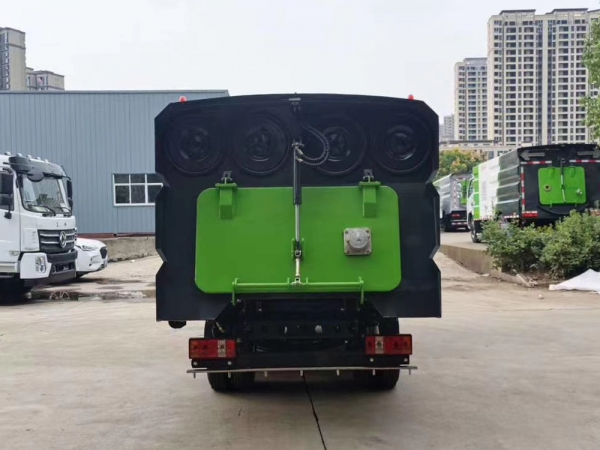 不上牌5方福田小卡 吸塵車