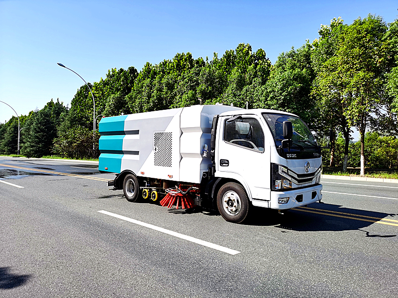 5.5方東風(fēng)福瑞卡 洗掃車(chē)