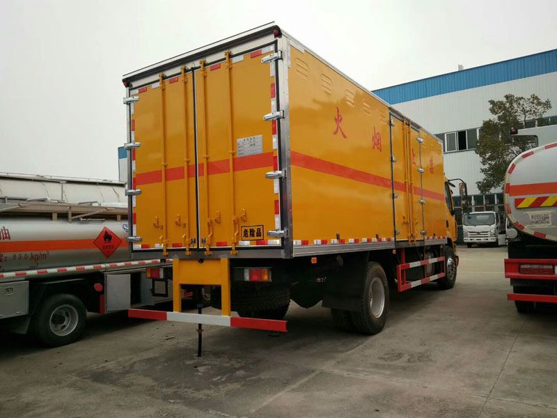 10噸柳汽乘龍國(guó)六民爆車