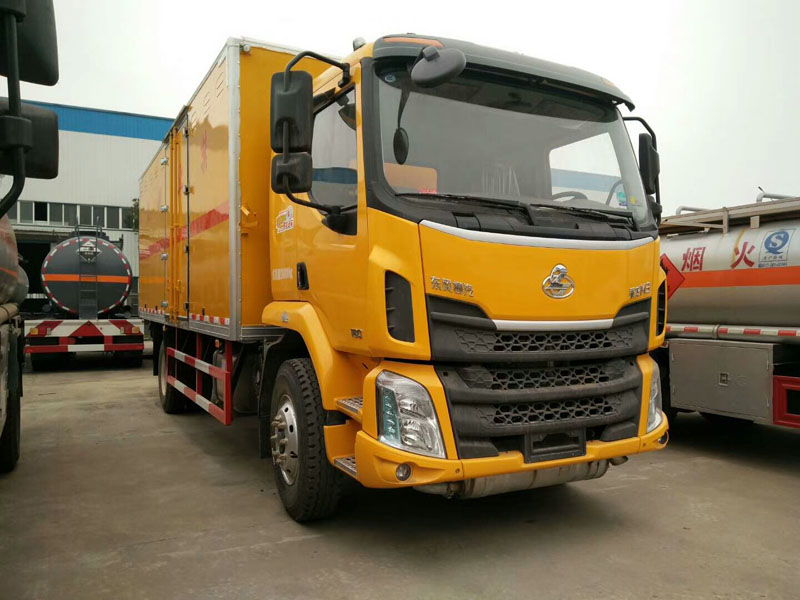 10噸柳汽乘龍國(guó)六民爆車