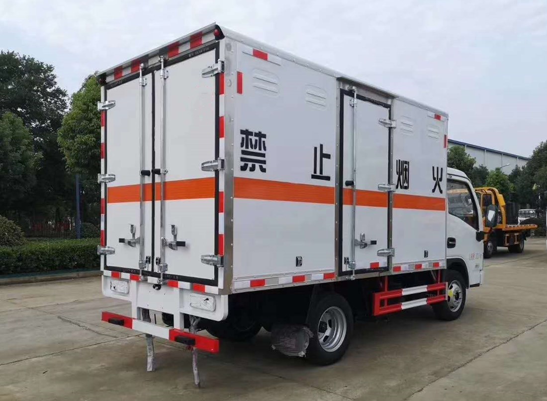1.7噸躍進(jìn)國六爆破器材車