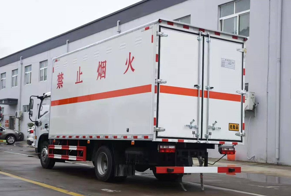 7噸東風(fēng)多利卡國(guó)六民爆車(chē)