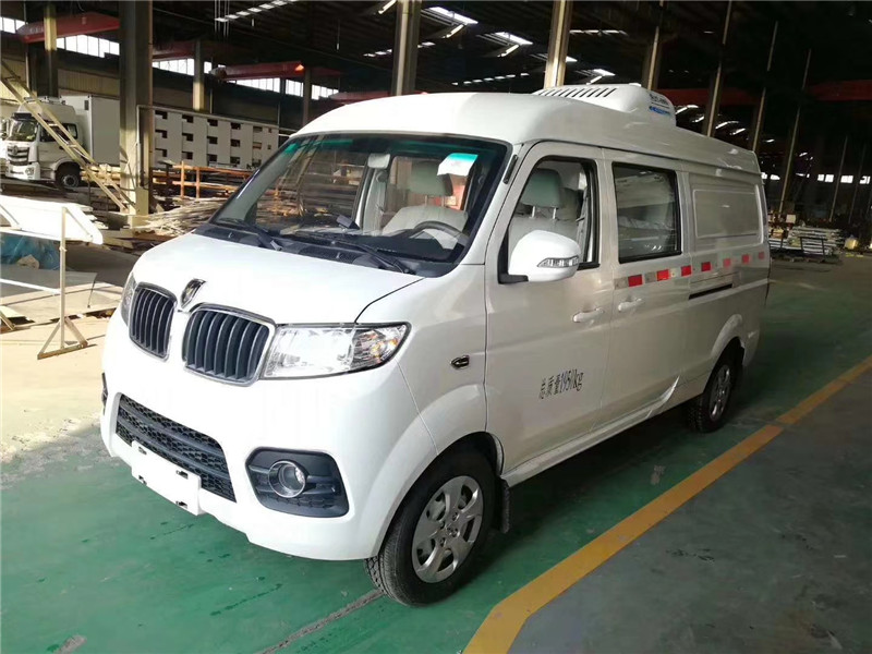 國六 南京依維柯短軸面包冷藏車